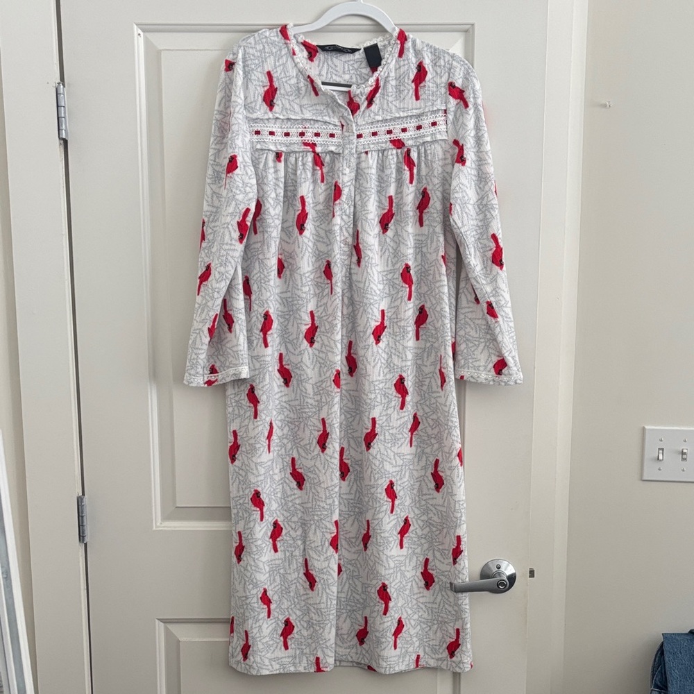 Noire Jasmine Rose Cardinal print fleece nightgown with lace detailing